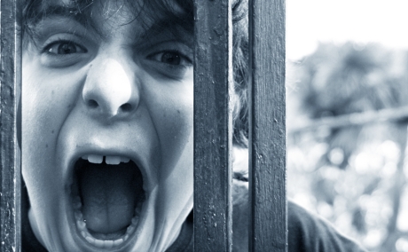 agresywny pracownik Uwaga! Zły pracownik