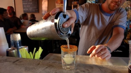 barman 460x258 Ogłoszenia witrynowe – jak na nie odpowiadać