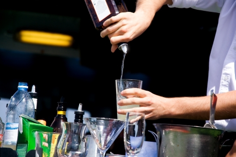 barman1 Jak znaleźć swoją pierwszą pracę za barem? 