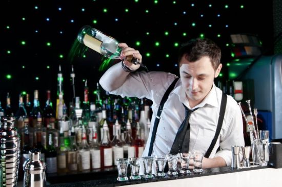 barman3 51 zł za godzinę pracy za barem? 