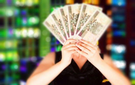 duze oczekiwania finansowe Ile chciałby Pan zarabiać? Może 100.000 netto? 