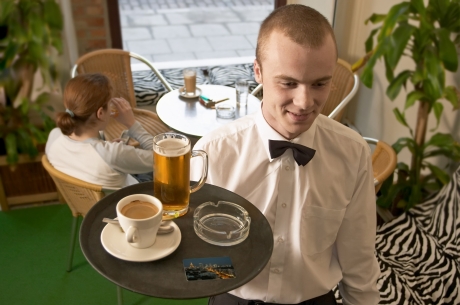 kelner2 Fluktuacje w gastronomii