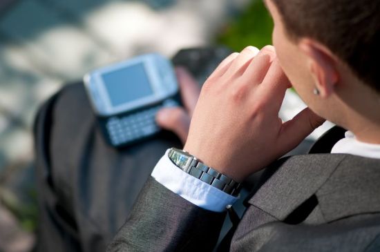 mobilni pracownicy Pracownicy mobilni mniej śpią niż „stacjonarni” 